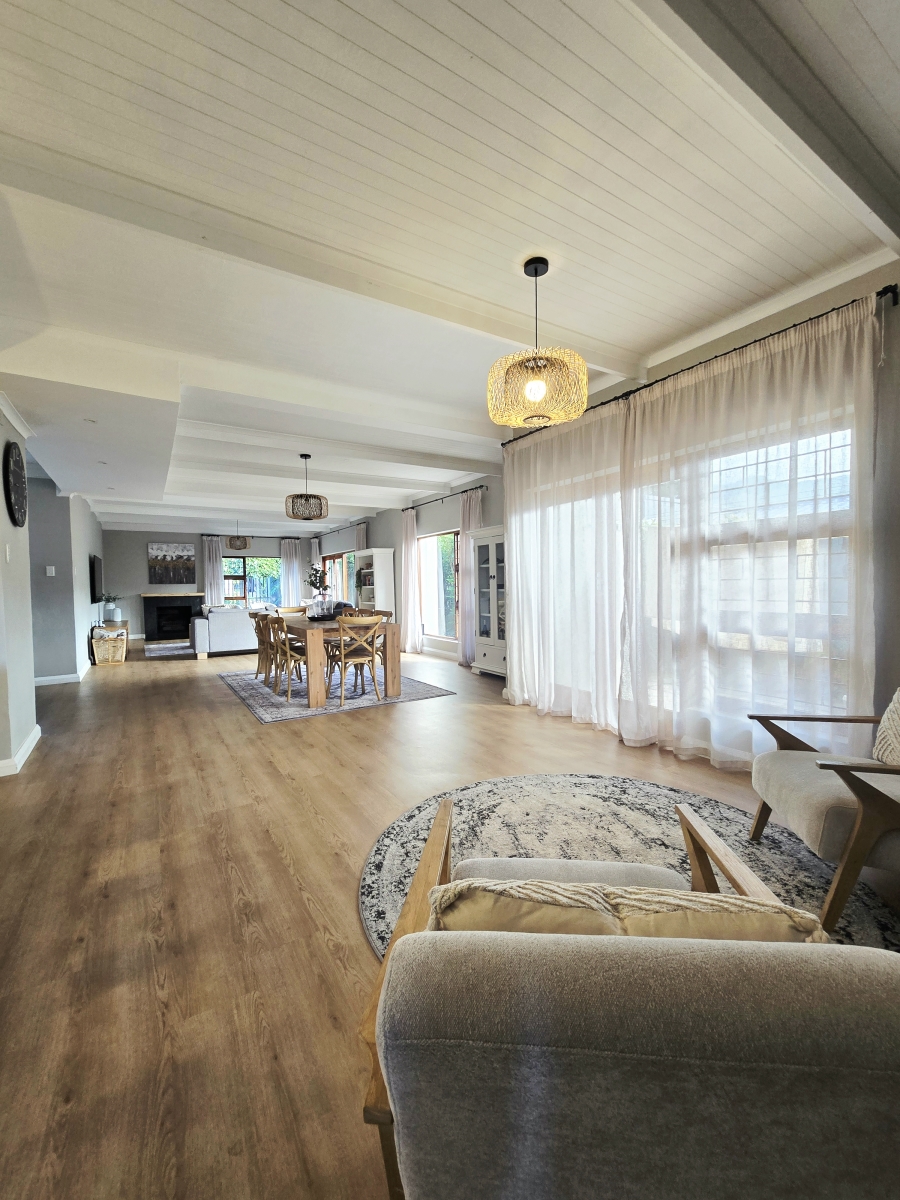 4 Bedroom Property for Sale in Bergsig Western Cape